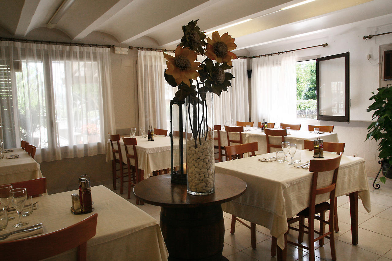 Carmelita Aparthotel Sant Privat de Bas ภายนอก รูปภาพ